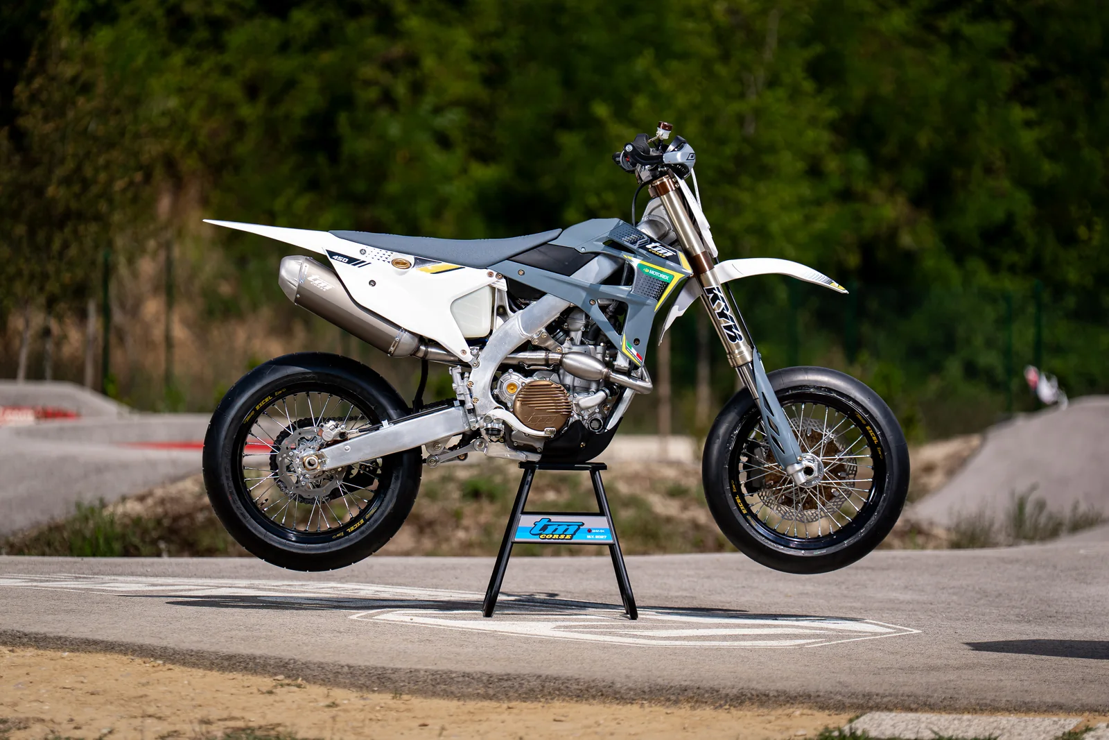 SUPERMOTOのイメージ写真