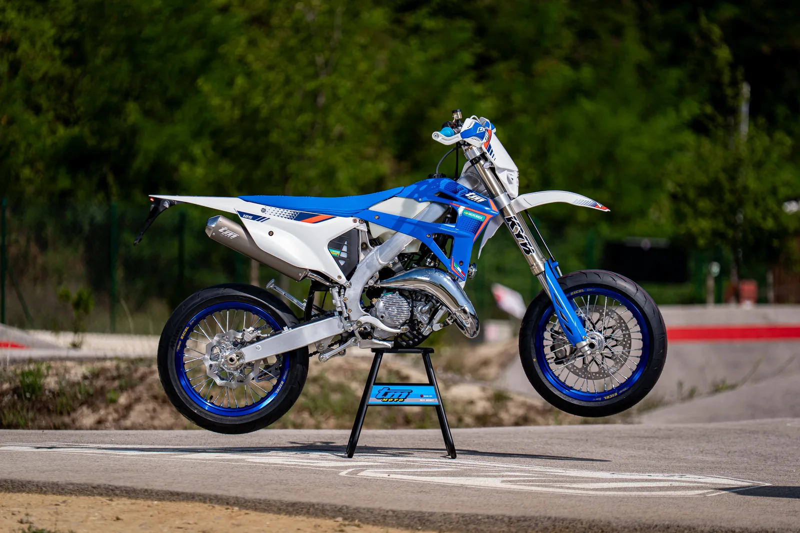 SUPERMOTOのイメージ写真